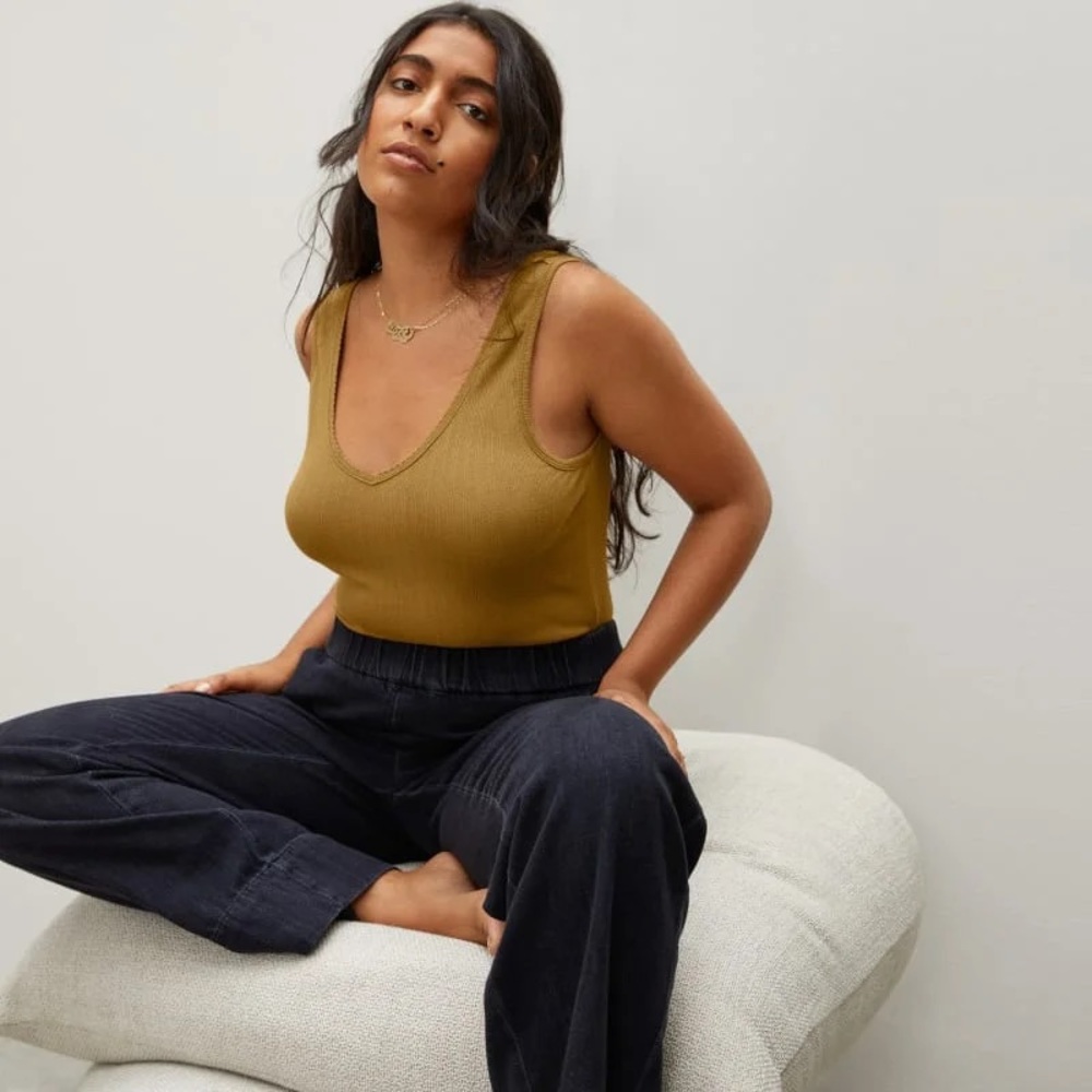 Everlane stretch rib v neck tank, golden brown, small